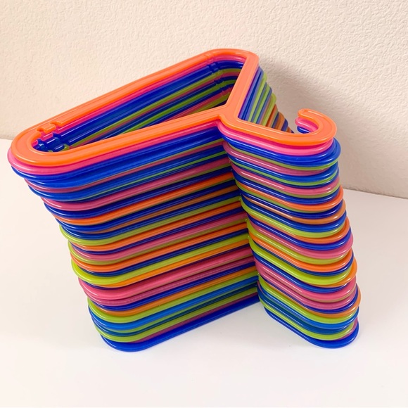 Narrow shoulders hangers 40 set rainbow by Anna everflund